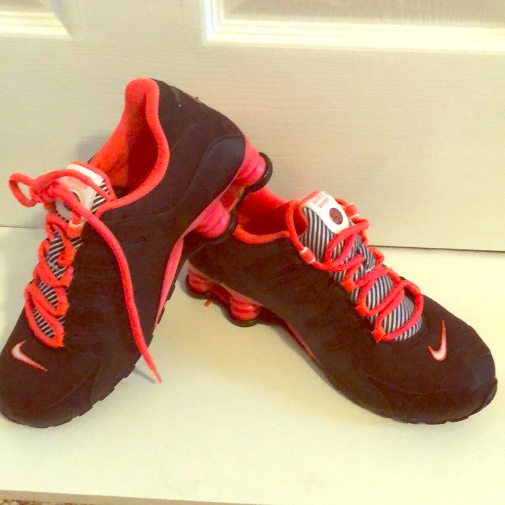 Nike shox girls size 6Y- only worn once